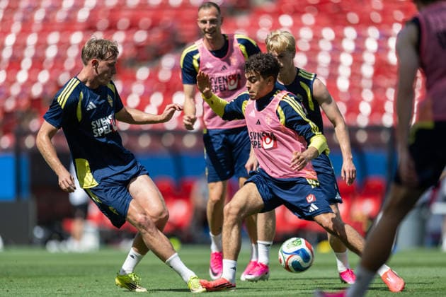 260609 Herman Johansson and Yasin Ayari of the Swedish national football team at a training session during day 2 of the FIFA World Cup 2026 on June 9, 2026 in Dallas Photo Petter Arvidson BILDBYRAN kod PA PA1225 fotboll football soccer fotball vm fotbolls vm fotball vm fotbolls vm 2026 fifa world cup 2026 träning practice training sverige sweden sverige a day 2 bbeng  Copyright: PETTERxARVIDSON BB260609PA049