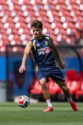 260609 Besfort Zeneli of the Swedish national football team at a training session during day 2 of the FIFA World Cup 2026 on June 9, 2026 in Dallas Photo Petter Arvidson BILDBYRAN kod PA PA1225 fotboll football soccer fotball vm fotbolls vm fotball vm fotbolls vm 2026 fifa world cup 2026 träning practice training sverige sweden sverige a day 2 bbeng  Copyright: PETTERxARVIDSON BB260609PA064