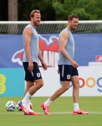Harry Kane and Jordan Henderson during a training session England Team Training, 2026 FIFA World Cup, WM, Weltmeisterschaft, Fussball Football, Palm Beach Gardens, Palm Beach, Florida, USA - 09 Jun 2026Florida Florida Blue Training Centre United States of America EDITORIAL USE ONLY No use with unauthorised audio, video, data, fixture lists, club league logos or live services. Online in-match use limited to 120 images, no video emulation. No use in betting, games or single club league player publications. Copyright: xChrisxArjoon Shutterstockx 16918901s