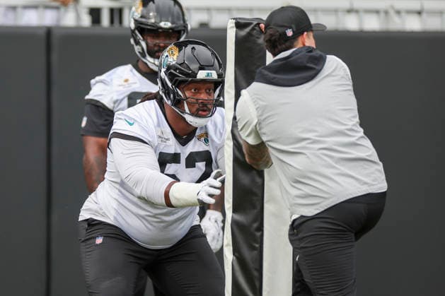 JACKSONVILLE, FL - JUNE 09: Jacksonville Jaguars defensive tackle Davon Hamilton (52) works on a drill during Minicamp on June 9, 2026 at Miller Electric Center in Jacksonville, Fl. (Photo by David Rosenblum Icon Sportswire) NFL, American Football Herren, USA JUN 09 Jacksonville Jaguars Minicamp EDITORIAL USE ONLY Icon260609161085
