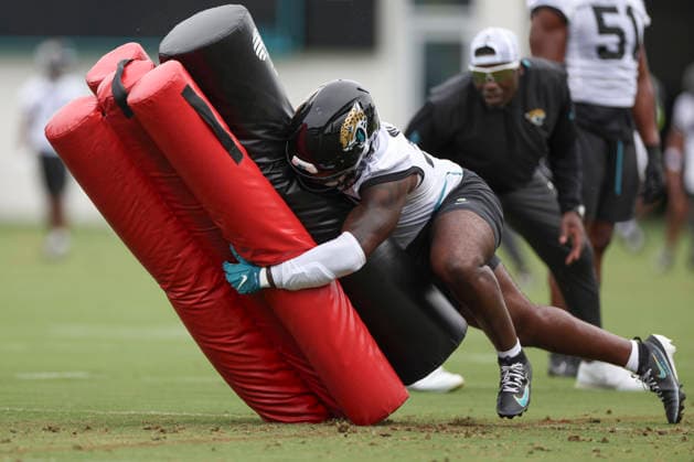 JACKSONVILLE, FL - JUNE 09: Jacksonville Jaguars linebacker Jalen McLeod (35) works on a drill during Minicamp on June 9, 2026 at Miller Electric Center in Jacksonville, Fl. (Photo by David Rosenblum Icon Sportswire) NFL, American Football Herren, USA JUN 09 Jacksonville Jaguars Minicamp EDITORIAL USE ONLY Icon260609161631