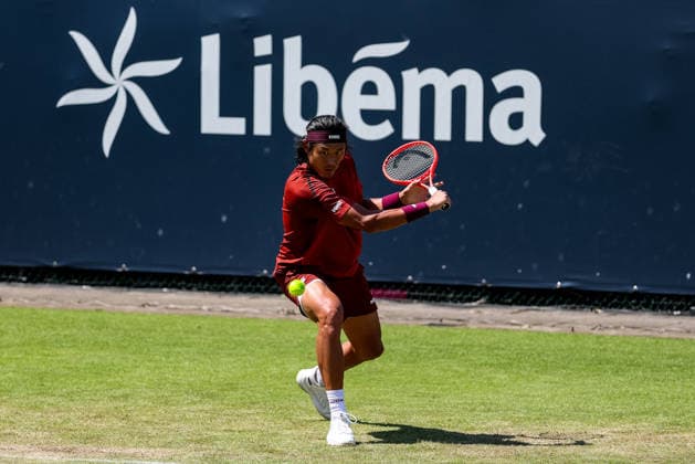 ROSMALEN, NETHERLANDS - JUNE 9: Zhizhen Zhang of China plays a backhand in his Men s Singles First Round match against Jenson Brooksby of the United States during Day 2 of the Libema Open Grass Court Championships at the Autotron on June 9, 2026 in Rosmalen, Netherlands.  Copyright: xRenexNijhuis MBxMediax
