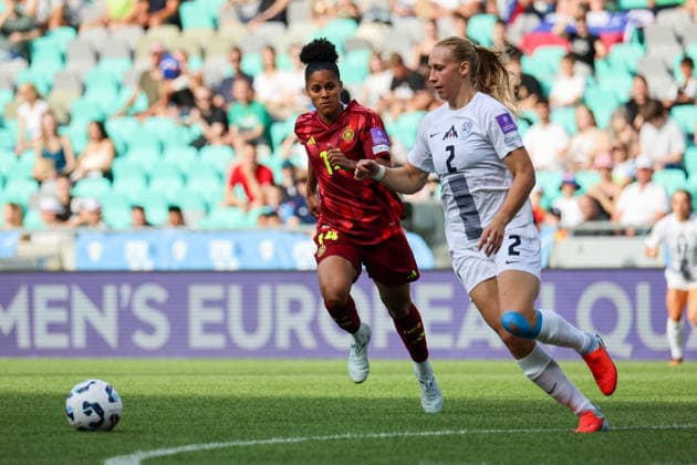 Ljubljana, Slovenia 09 06 2026 International womens World Cup qualifier Slovenia vs Germany Pictured from left Shekiera Martinez Germany and Lana Golob Slovenia Copyright: HMBxMedia MadeleinexFantini