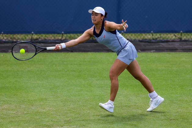 ROSMALEN, NETHERLANDS - JUNE 9: Janice Tjen of Indonesia plays a forehand in her Women s Singles First Round match against Greet Minnen of Belgium during Day 2 of the Libema Open Grass Court Championships at the Autotron on June 9, 2026 in Rosmalen, Netherlands.  Copyright: xRenexNijhuis MBxMediax