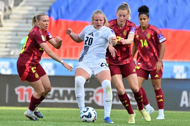 LJUBLJANA, SLOVENIA - JUNE 09: Zara Kramzar of Slovenia (C) in action against Sarai Linder of Germany (2R) during the UEFA Women’s European Qualifiers for 2027 World Cup match between Slovenia and Germany at Stadium Stozice, Ljubljana on June 09, 2026 in Ljubljana, Slovenia. (Photo by Igor Kupljenik Sports Press Photo).  Copyright: xIgorxKupljenikx xSPPx Sportspressphoto_SPR163996