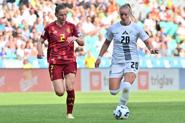 LJUBLJANA, SLOVENIA - JUNE 09: Zara Kramzar of Slovenia (R) in action against Sarai Linder of Germany (L) during the UEFA Women’s European Qualifiers for 2027 World Cup match between Slovenia and Germany at Stadium Stozice, Ljubljana on June 09, 2026 in Ljubljana, Slovenia. (Photo by Igor Kupljenik Sports Press Photo).  Copyright: xIgorxKupljenikx xSPPx Sportspressphoto_SPR163998