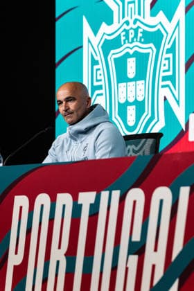 June 9, 2026, Lisboa, Oeiras, Portugal: Portugal national team, Nationalteam s head coach ROBERTO MARTINEZ during the press conference, PK, Pressekonferenz before the match between Portugal and Nigeria at Cidade do Futebol on June 9 2026, in Lisboa, Portugal. Lisboa Portugal - ZUMAa269 20260609_zsp_a269_019 Copyright: xSandroxAlemaox