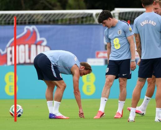 Harry Kane and Tino Livramento during a training session England Team Training, 2026 FIFA World Cup, WM, Weltmeisterschaft, Fussball Football, Palm Beach Gardens, Palm Beach, Florida, USA - 09 Jun 2026Florida Florida Blue Training Centre United States of America EDITORIAL USE ONLY No use with unauthorised audio, video, data, fixture lists, club league logos or live services. Online in-match use limited to 120 images, no video emulation. No use in betting, games or single club league player publications.  Copyright: xChrisxArjoon Shutterstockx 16918901ai