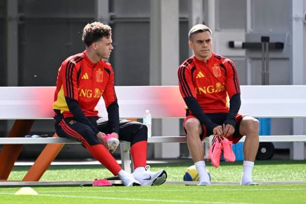 Belgian national football team - FIFA World Cup, WM, Weltmeisterschaft, Fussball 2026 - media activities 09 06 2026 RENTON, UNITED STATES OF AMERICA - JUNE 09 : De Cuyper Maxim defender of Belgium and Trossard Leandro forward of Belgium pictured during a training session of the Belgian national football team during the FIFA World Cup 2026 on June 9, 2026 in Renton, United States of America, 09 06 2026 Renton United States of America  Copyright: xNicoxVereeckenx