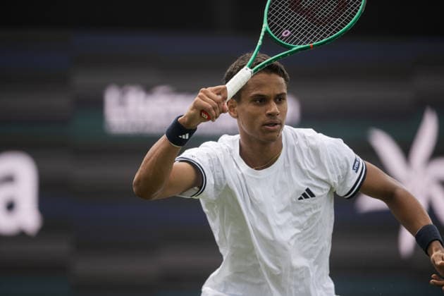 Libema Open Gabriel Diallo of Canada plays a forehand against Adrian Mannarino of France during their ATP, Tennis Herren Singles First Round match at the Libema Open at Autotron s-Hertogenbosch in s-Hertogenbosch, Netherlands, on June 9, 2026. S-Hertogenbosch Netherlands  Copyright: xAndyxAstfalckx originalFilename:astfalck-libemaop260609_np2Vf.jpg