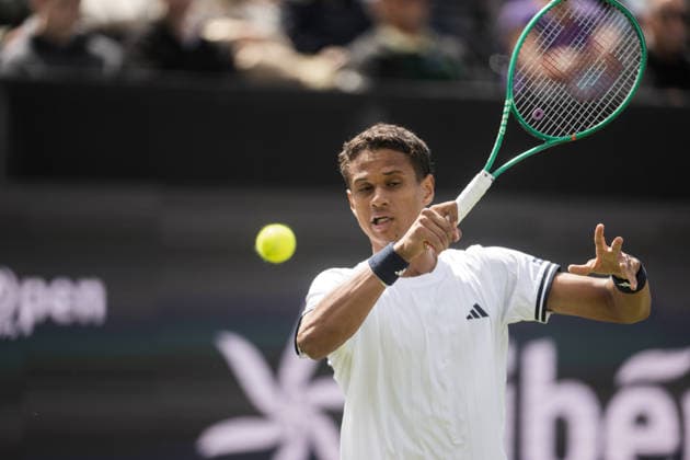 Libema Open Gabriel Diallo of Canada plays a forehand against Adrian Mannarino of France during their ATP, Tennis Herren Singles First Round match at the Libema Open at Autotron s-Hertogenbosch in s-Hertogenbosch, Netherlands, on June 9, 2026. S-Hertogenbosch Netherlands  Copyright: xAndyxAstfalckx originalFilename:astfalck-libemaop260609_npkF4.jpg