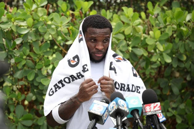 MIAMI GARDNES, FL - JUNE 09: Miami Dolphins wide receiverJalen Reagor (17) talks with reports during the Miami Dolphins OTA on Tuesday, June 9, 2026 at Baptist Health Training Complexr in Miami Gardens, FL (Photo by Peter Joneleit Icon Sportswire) NFL, American Football Herren, USA JUN 09 Miami Dolphins OTA EDITORIAL USE ONLY Icon260609003