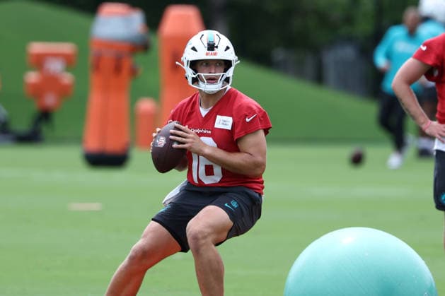 MIAMI GARDNES, FL - JUNE 09: Miami Dolphins quarterback Mark Gronoswki (16) runs drills during the Miami Dolphins OTA on Tuesday, June 9, 2026 at Baptist Health Training Complexr in Miami Gardens, FL (Photo by Peter Joneleit Icon Sportswire) NFL, American Football Herren, USA JUN 09 Miami Dolphins OTA EDITORIAL USE ONLY Icon260609027