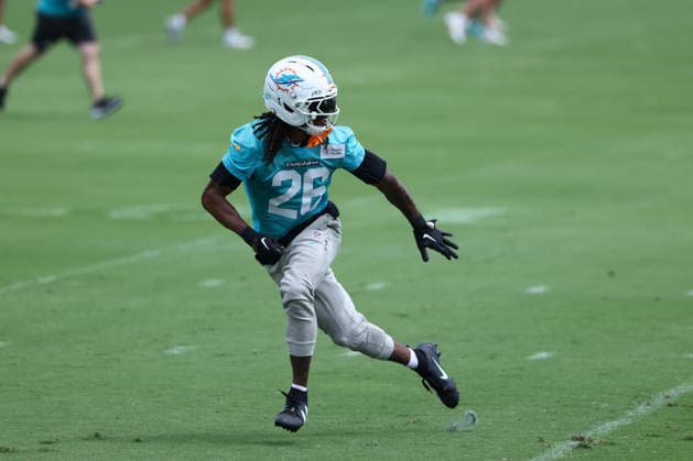 MIAMI GARDNES, FL - JUNE 09: Miami Dolphins cornerback Alex Austin (26) runs drills during the Miami Dolphins OTA on Tuesday, June 9, 2026 at Baptist Health Training Complexr in Miami Gardens, FL (Photo by Peter Joneleit Icon Sportswire) NFL, American Football Herren, USA JUN 09 Miami Dolphins OTA EDITORIAL USE ONLY Icon260609037