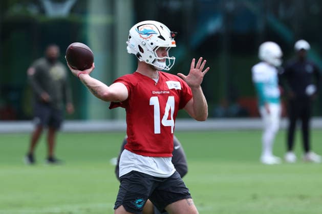 MIAMI GARDNES, FL - JUNE 09: Miami Dolphins quarterback Quinn Ewers (14) runs drills during the Miami Dolphins OTA on Tuesday, June 9, 2026 at Baptist Health Training Complexr in Miami Gardens, FL (Photo by Peter Joneleit Icon Sportswire) NFL, American Football Herren, USA JUN 09 Miami Dolphins OTA EDITORIAL USE ONLY Icon260609040