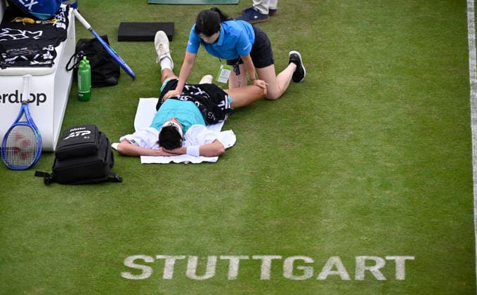 Daniel Altmaier GER injured Injury Treatment break Physio Physiotherapist Tennis Men BOSS Open ATP 250 Stuttgart 2026 Weissenhof BOSS Open ATP 250 Stuttgart 2026