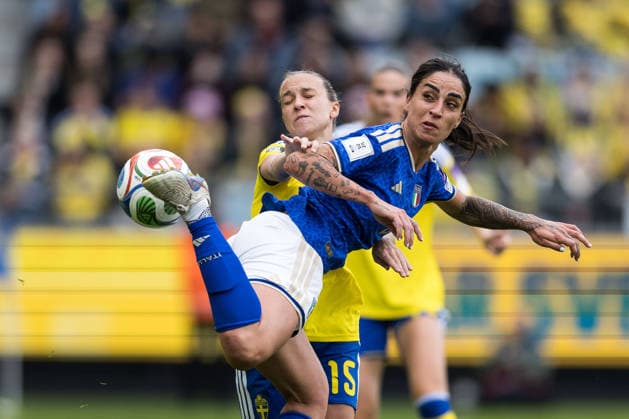 260609 Martina Piemonte of Italy and Julia Zigiotti Olme of Sweden during the FIFA Women s World Cup Qualifier football match between Sweden and Italy on June 9, 2026 in Gothenburg Photo Michael Erichsen BILDBYRAN COP 89 CS0935 fotboll football soccer fotball vm kval kval fifa womens world cup qualifier qualifier sverige sweden italien italy dam bbeng  Copyright: MICHAELxERICHSEN BB260609MI024