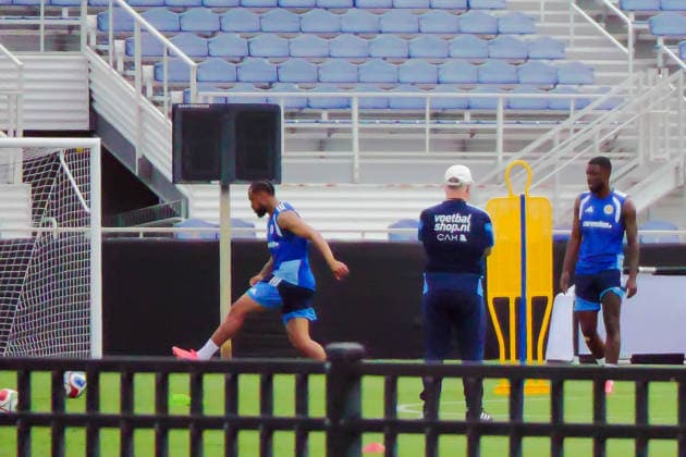 June 9, 2026, Boca Raton, Fl, USA: A CuraoÂßao player works through a shooting exercise as a coach observes during a closed session in Boca Raton, Florida, on Tuesday. CuraoÂßao faces Germany in Houston in its firstÃ¢â‚¬˜ever World Cup appearance this weekend. Boca Raton USA - ZUMAc343 20260609_znp_c343_004 Copyright: xChrisxBeckettx
