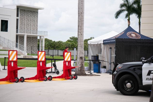 June 9, 2026, Boca Raton, Fl, USA: Security checkpoint outside FAU Stadium in Boca Raton, Florida, on Tuesday as CuraoÂßao arrived for a closed training session before its World Cup debut vs Germany. Boca Raton USA - ZUMAc343 20260609_znp_c343_008 Copyright: xChrisxBeckettx