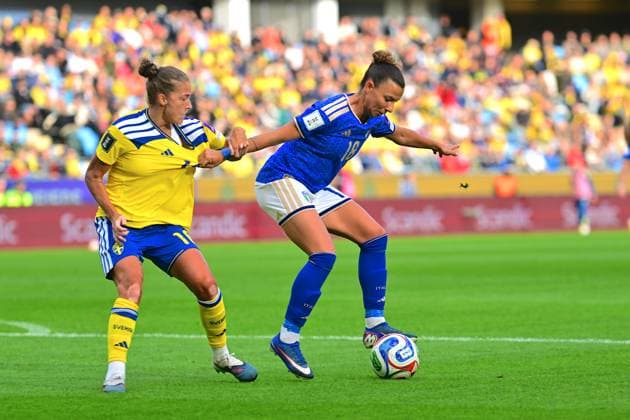 Gamla Ullevi GOTHENBURG, SWEDEN - JUNE 9: Arianna Caruso of Italy and Filippa Angeldahl of Sweden in a battle for the ball during the World Cup 2027 qualifier match between Sweden and Italy at Gamla Ullevi on June 9, 2026 in Gothengurg, Sweden. (Peter Sonander SPP)  Copyright: xx spp-en-PeSo-20260609_SPP_PeterSonander_7166