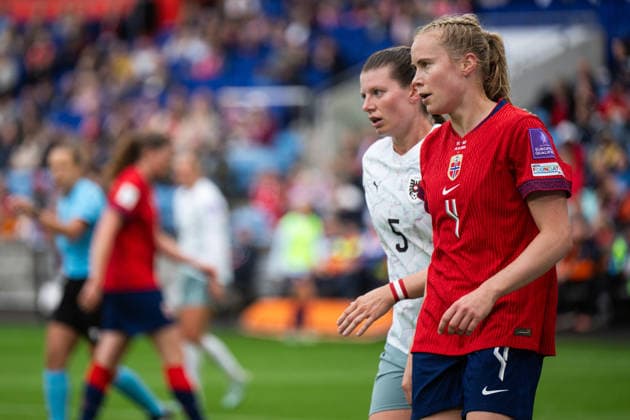 260609 Claudia Wenger of Austria and Julie Blakstad of Norway during the FIFA Women s World Cup Qualifier football match between Norway and Austria on June 9, 2026 in Oslo Photo Jon Olav Nesvold BILDBYRAN COP 217 MM0070 bbeng fotball soccer football fotboll fifa world cup qualifiers vm kvalifisering kvinner vm kvalik landskamp dam norge norway austria osterrike  Copyright: JONxOLAVxNESVOLD BB260609JE028