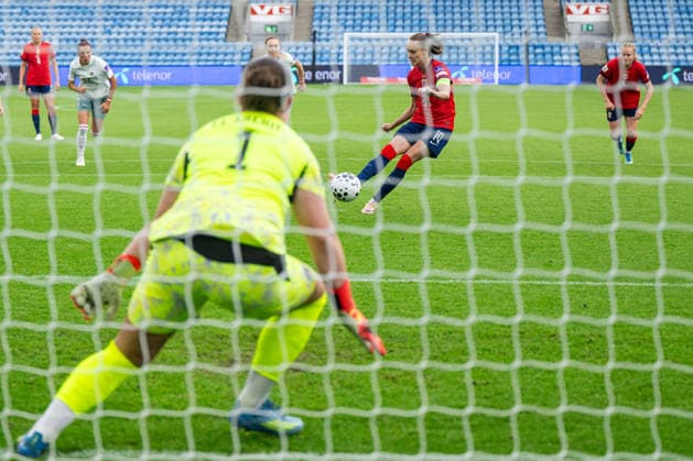 260609 Caroline Graham Hansen of Norway during the FIFA Women s World Cup Qualifier football match between Norway and Austria on June 9, 2026 in Oslo Photo Jon Olav Nesvold BILDBYRAN COP 217 MM0070 bbeng fotball soccer football fotboll fifa world cup qualifiers vm kvalifisering kvinner vm kvalik landskamp dam norge norway austria osterrike  Copyright: JONxOLAVxNESVOLD BB260609JE030