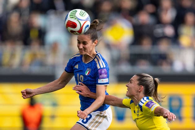 260609 Martina Lenzini of Italy and Johanna Rytting Kaneryd of Sweden during the FIFA Women s World Cup Qualifier football match between Sweden and Italy on June 9, 2026 in Gothenburg Photo Mathias Bergeld BILDBYRAN kod MB CS0935 fotboll football soccer fotball vm kval kval fifa womens world cup qualifier qualifier sverige sweden italien italy dam bbeng  Copyright: MATHIASxBERGELD BB260609MB044