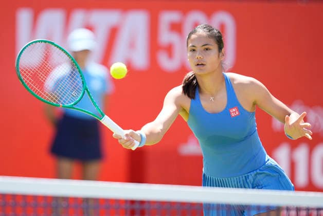 HSBC Championships - Day Two Emma Raducanu competes during her Round of 32 match at The HSBC Championships 2026 Women s tennis tournament at The Queen s Club in London, England, on June 9, 2026. London Greater London United Kingdom  Copyright: xOwenxHammondx originalFilename:hammond-thehsbcc260609_npb9k.jpg
