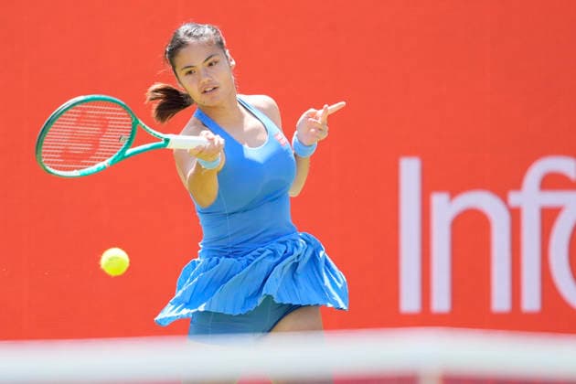 HSBC Championships - Day Two Emma Raducanu competes during her Round of 32 match at The HSBC Championships 2026 Women s tennis tournament at The Queen s Club in London, England, on June 9, 2026. London Greater London United Kingdom  Copyright: xOwenxHammondx originalFilename:hammond-thehsbcc260609_nptNP.jpg