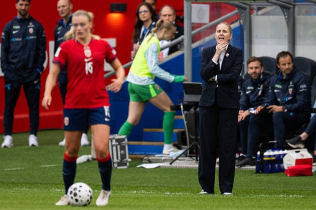 260609 Head coach Gemma Grainger and Mathilde Harviken of Norway during the FIFA Women s World Cup Qualifier football match between Norway and Austria on June 9, 2026 in Oslo Photo Jon Olav Nesvold BILDBYRAN COP 217 MM0070 bbeng fotball soccer football fotboll fifa world cup qualifiers vm kvalifisering kvinner vm kvalik landskamp dam norge norway austria osterrike  Copyright: JONxOLAVxNESVOLD BB260609JE036
