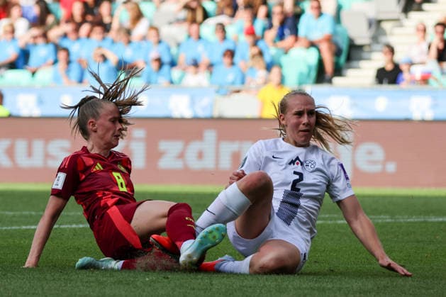 Ljubljana, Slovenia 09 06 2026 International womens World Cup qualifier Slovenia vs Germany Pictured from left Vivien Endemann Germany and Lana Golob Slovenia Copyright: HMBxMedia MadeleinexFantini