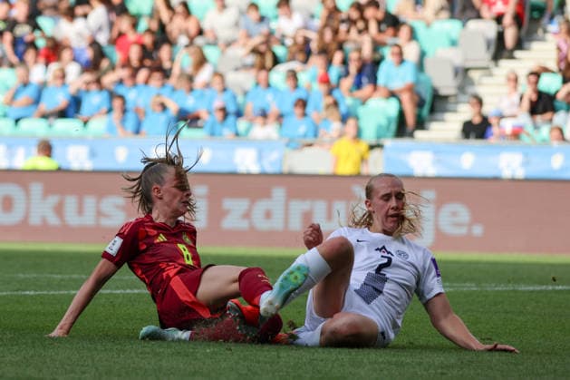 Ljubljana, Slovenia 09 06 2026 International womens World Cup qualifier Slovenia vs Germany Pictured from left Vivien Endemann Germany and Lana Golob Slovenia Copyright: HMBxMedia MadeleinexFantini