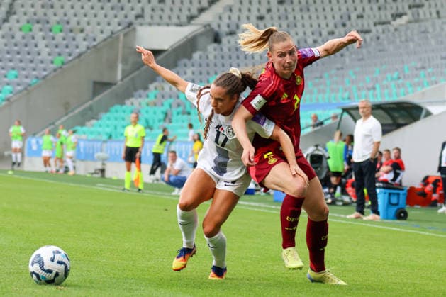 Ljubljana, Slovenia 09 06 2026 International womens World Cup qualifier Slovenia vs Germany In the picture from left in a duel Izabela Kriznaj Slovenia and Sarai Linder Germany Copyright: HMBxMedia MadeleinexFantini