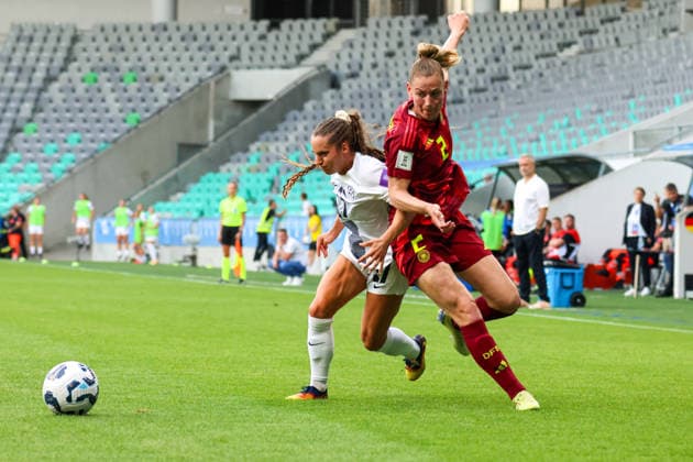 Ljubljana, Slovenia 09 06 2026 International womens World Cup qualifier Slovenia vs Germany In the picture from left in a duel Izabela Kriznaj Slovenia and Sarai Linder Germany Copyright: HMBxMedia MadeleinexFantini