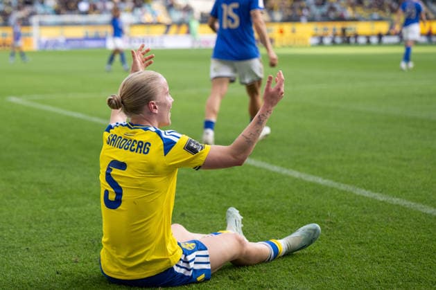 260609 Anna Sandberg of Sweden looks dejected during the FIFA Women s World Cup Qualifier football match between Sweden and Italy on June 9, 2026 in Gothenburg Photo Mathias Bergeld BILDBYRAN code MB CS0935 fotboll football soccer fotball vm kval kval fifa womens world cup qualifier qualifier sverige sweden italien italy dam bbeng depp  Copyright: MATHIASxBERGELD BB260609MB052
