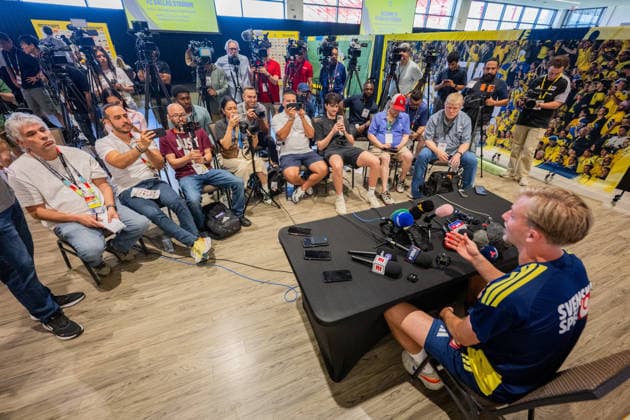 260609 Herman Johansson of the Swedish men s national football team in the mixed zone after a training session during day 2 of the FIFA World Cup 2026 on June 9, 2026 in Dallas Photo Petter Arvidson BILDBYRAN kod PA PA1226 fotboll football soccer fotball vm fotbolls vm fotball vm fotbolls vm 2026 fifa world cup 2026 mixed zone sverige sweden sverige a day 2 bbeng  Copyright: PETTERxARVIDSON BB260609PA102