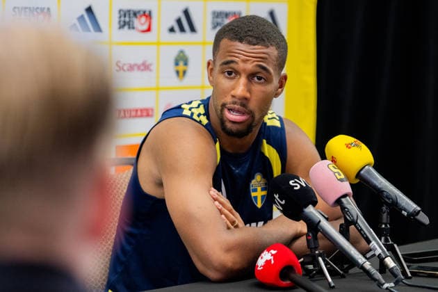 260609 Isak Hien of the Swedish men s national football team in the mixed zone after a training session during day 2 of the FIFA World Cup 2026 on June 9, 2026 in Dallas Photo Petter Arvidson BILDBYRAN kod PA PA1226 fotboll football soccer fotball vm fotbolls vm fotball vm fotbolls vm 2026 fifa world cup 2026 mixed zone sverige sweden sverige a day 2 bbeng  Copyright: PETTERxARVIDSON BB260609PA103