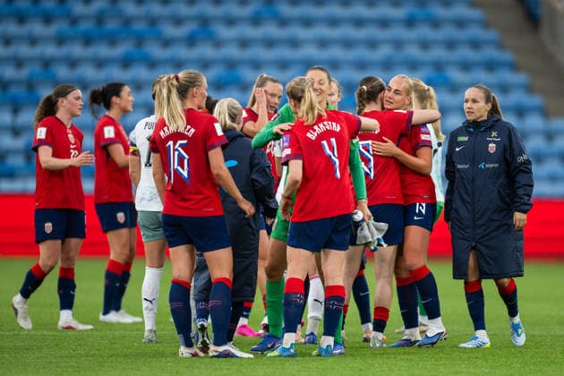 260609 Players of Norway celebrates after the FIFA Women s World Cup Qualifier football match between Norway and Austria on June 9, 2026 in Oslo Photo Jon Olav Nesvold BILDBYRAN COP 217 MM0070 bbeng fotball soccer football fotboll fifa world cup qualifiers vm kvalifisering kvinner vm kvalik landskamp dam norge norway austria osterrike jubel  Copyright: JONxOLAVxNESVOLD BB260609JE039