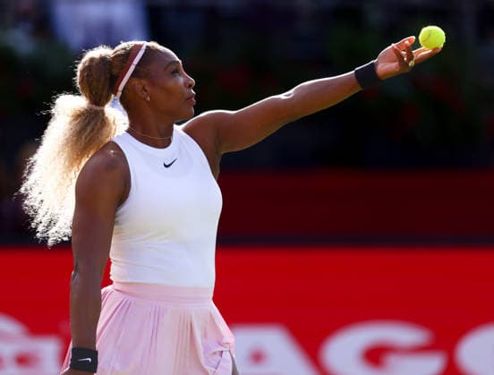 2026 HSBC Tennis Championships, Queens Club, London, UK - 09 06 2026 Serena Williams (USA) serves during her doubles match, partnered by Victoria Mboko (CAN) against Nicole Malchar-Martinez (USA) and Erin Routliffe in the HSBC 2026 Championships at Queens Club in London London Queens Club London GBR Copyright: xMarkxGreenwoodx
