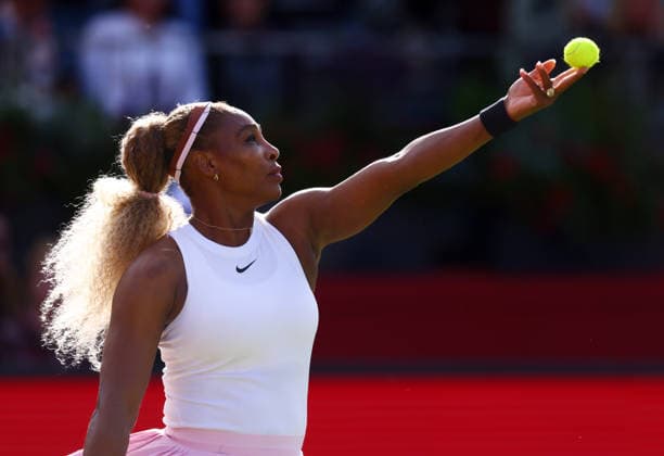 2026 HSBC Tennis Championships, Queens Club, London, UK - 09 06 2026 Serena Williams (USA) serves during her doubles match, partnered by Victoria Mboko (CAN) against Nicole Malchar-Martinez (USA) and Erin Routliffe in the HSBC 2026 Championships at Queens Club in London London Queens Club London GBR Copyright: xMarkxGreenwoodx