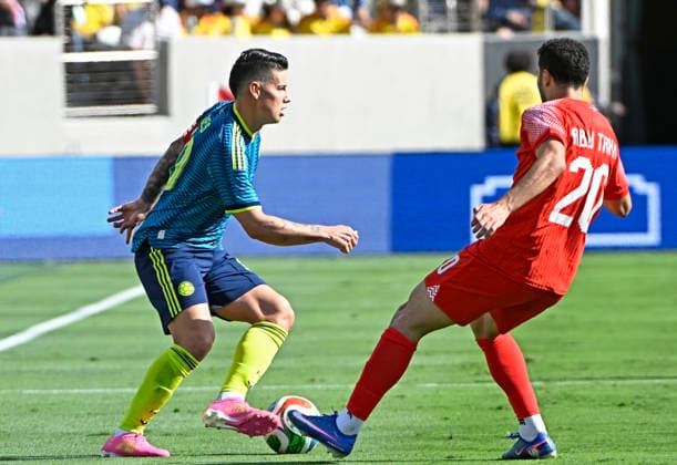 RECORD DATE NOT STATED 7th June, 2026; Snapdragon Stadium, San Diego, California, United States of America; International Friendly, Länderspiel, Nationalmannschaft Football, Colombia versus Jordan; James Rodr& xed;guez of Colombia battles for possession ball with Mohannad Abu Taha of Jordan JulianxMedina DiaEsportivo