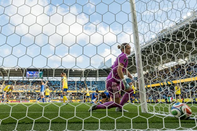 260609 Goalkeeper Jennifer Falk of Sweden looks dejected after 0 2 during the FIFA Women s World Cup Qualifier football match between Sweden and Italy on June 9, 2026 in Gothenburg Photo Michael Erichsen BILDBYRAN COP 89 CS0935 fotboll football soccer fotball vm kval kval fifa womens world cup qualifier qualifier sverige sweden italien italy dam bbeng depp  Copyright: MICHAELxERICHSEN BB260609MI040