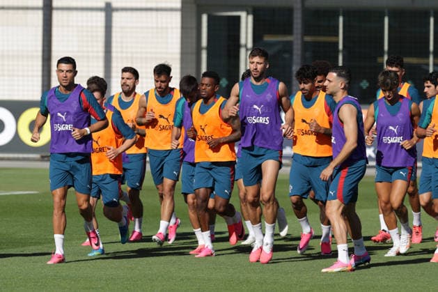 Training of the Portuguese national football team in the football city of Oeiras Portugal, June 9, 2026, in Alges, Portugal Cristiano Ronaldo Portugal ,7 , Bruno Fernandes Portugal ,8 , Nelson Semedo Portugal ,2 , Ruben Dias Portugal ,3 , Samu Portugal ,24 , Diogo Dalot Portugal ,5 , Joao Felix Portugal ,11 Copyright: HMBxMedia FernandoxSoares