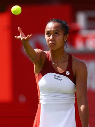2026 HSBC Tennis Championships, Queens Club, London, UK - 09 06 2026 Leylah Fernandez (CAN) serves during her first round match agianst Katie Boulter (GBR) in the HSBC 2026 Championships at Queens Club in London London Queens Club London GBR Copyright: xMarkxGreenwoodx