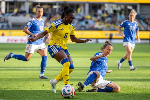 260609 Monica Jusu Bah of Sweden and Federica D Auria of Italy during the FIFA Women s World Cup Qualifier football match between Sweden and Italy on June 9, 2026 in Gothenburg Photo Mathias Bergeld BILDBYRAN code MB CS0935 fotboll football soccer fotball vm kval kval fifa womens world cup qualifier qualifier sverige sweden italien italy dam bbeng  Copyright: MATHIASxBERGELD BB260609MB063