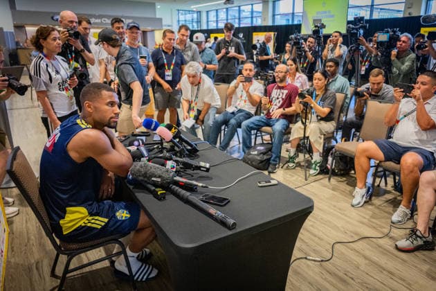 260609 Isak Hien of the Swedish men s national football team in the mixed zone after a training session during day 2 of the FIFA World Cup 2026 on June 9, 2026 in Dallas Photo Petter Arvidson BILDBYRAN kod PA PA1226 fotboll football soccer fotball vm fotbolls vm fotball vm fotbolls vm 2026 fifa world cup 2026 mixed zone sverige sweden sverige a day 2 bbeng  Copyright: PETTERxARVIDSON BB260609PA118
