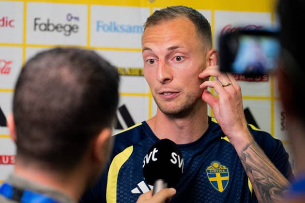 260609 Gustaf Nilsson of the Swedish men s national football team in the mixed zone after a training session during day 2 of the FIFA World Cup 2026 on June 9, 2026 in Dallas Photo Petter Arvidson BILDBYRAN kod PA PA1226 fotboll football soccer fotball vm fotbolls vm fotball vm fotbolls vm 2026 fifa world cup 2026 mixed zone sverige sweden sverige a day 2 bbeng  Copyright: PETTERxARVIDSON BB260609PA129