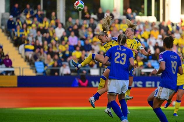 Gamla Ullevi GOTHENBURG, SWEDEN - JUNE 9: Matilda Vinberg of Sweden and Stina Blackstenius of Sweden in the World Cup 2027 qualifier match between Sweden and Italy at Gamla Ullevi on June 9, 2026 in Gothengurg, Sweden. (Peter Sonander SPP)  Copyright: xPeterxSonander SPPx Sportspressphoto_SPR164058
