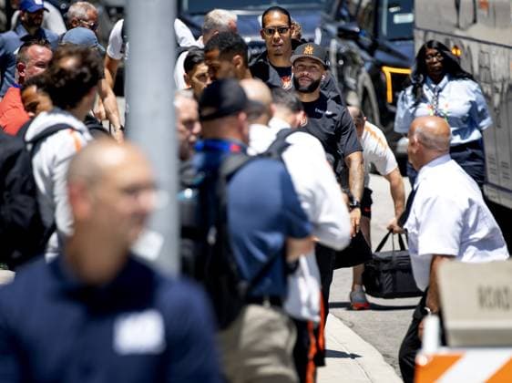 KANSAS - Virgil van Dijk or the Netherlands and Memphis Depay or the Netherlands arrive at the Cascade Hotel on June 9, 2026, in Kansas City. The Dutch national team, Nationalteam is preparing for the 2026 World Cup. KOEN VAN WEEL ANP xVIxANPxSportx xxANPxIVx 560589038 originalFilename: 560589038.jpg