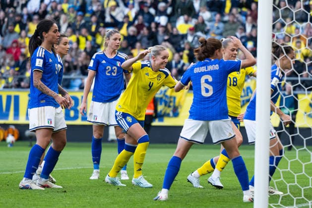 260609 Hanna Lundkvist of Sweden celebrates after 1 2 during the FIFA Women s World Cup Qualifier football match between Sweden and Italy on June 9, 2026 in Gothenburg Photo Mathias Bergeld BILDBYRAN code MB CS0935 fotboll football soccer fotball vm kval kval fifa womens world cup qualifier qualifier sverige sweden italien italy dam bbeng jubel  Copyright: MATHIASxBERGELD BB260609MB080